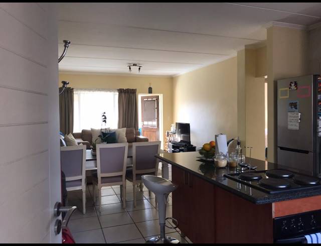 2 BEDROOM APARTMENT TO LET IN SUNNINGHILL